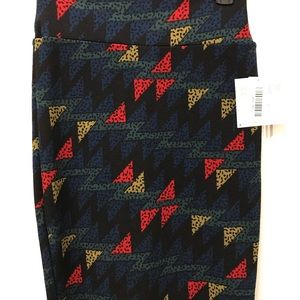 NWT Lularoe XS Cassie, black background